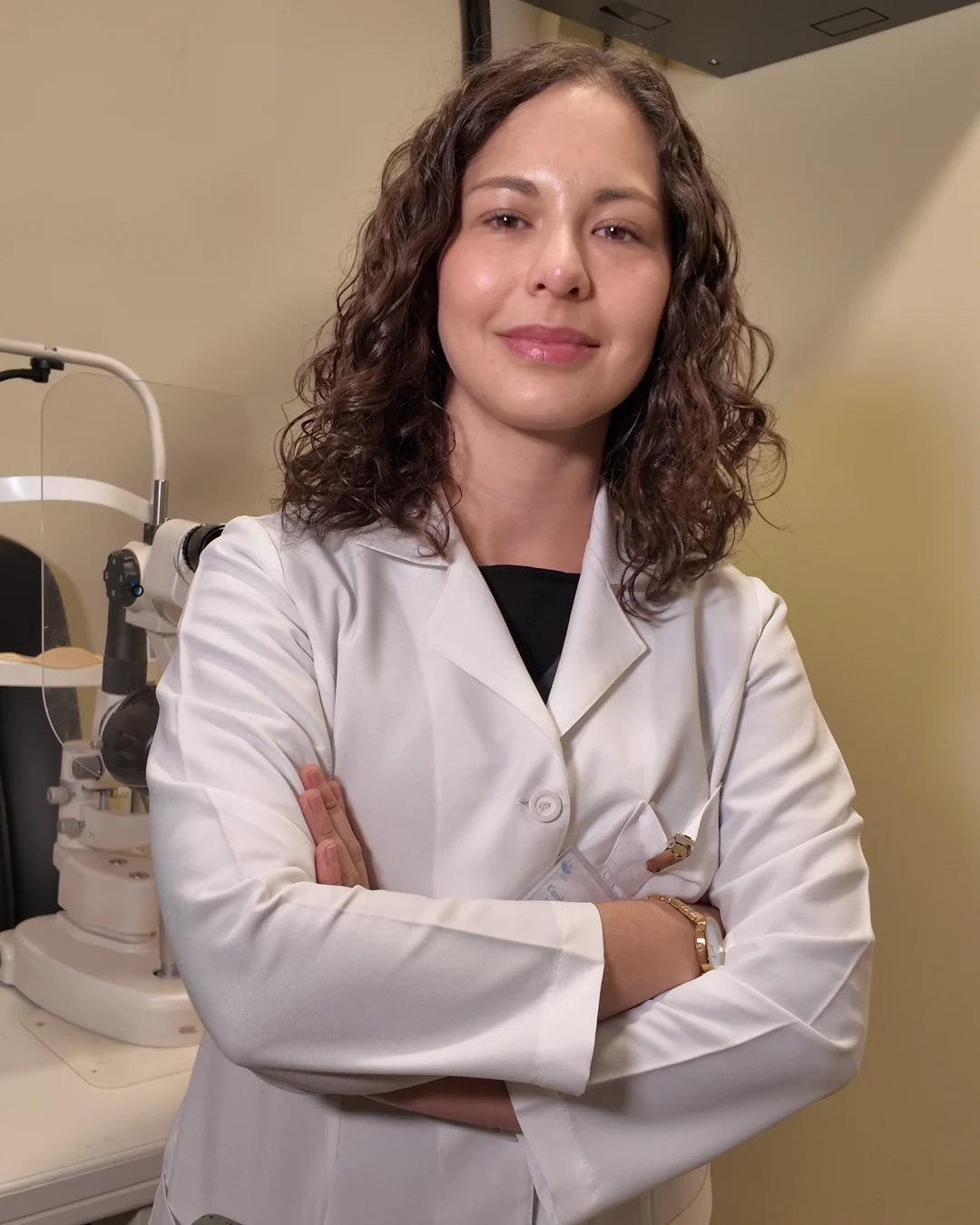 Retrato de Dra. Camila Martínez Sangüesa, oftalmóloga del Instituto de la Visión