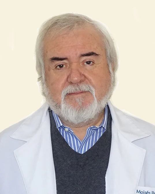 Retrato de Dr. Moises Brito Ramírez, oftalmólogo del Instituto de la Visión