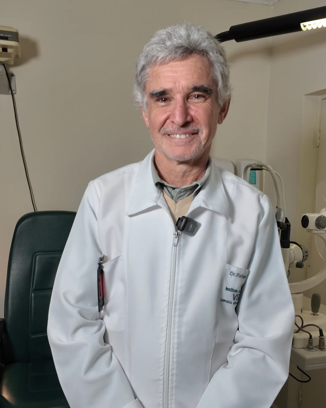 Retrato de Dr. Rafael Bitrán Mogilevich, oftalmólogo del Instituto de la Visión